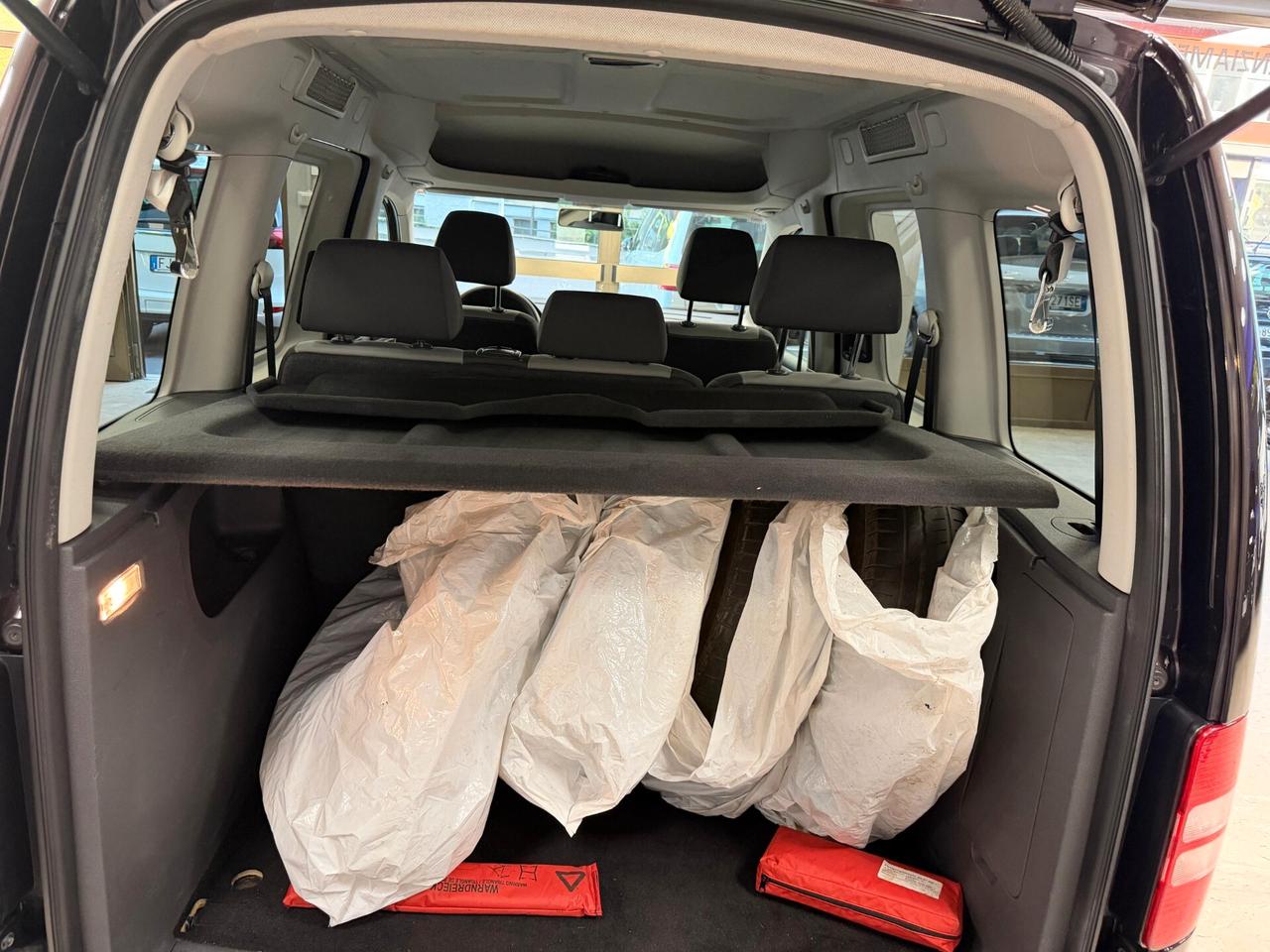 Volkswagen Caddy 1.6 TDI 102 CV 7 posti . Trendline