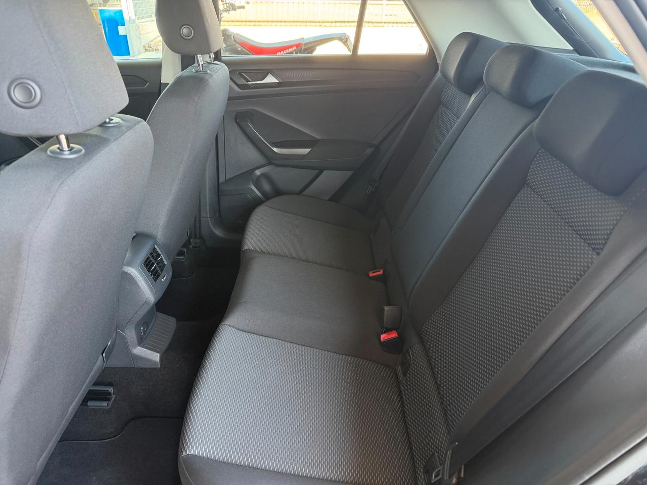 Volkswagen T-Roc 1.6 TDI SCR Business BlueMotion Technology