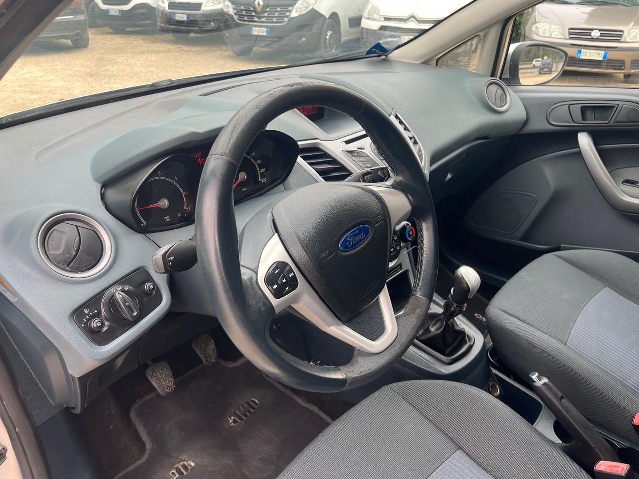 Ford Fiesta 1.2 Benzina - Neopatentati