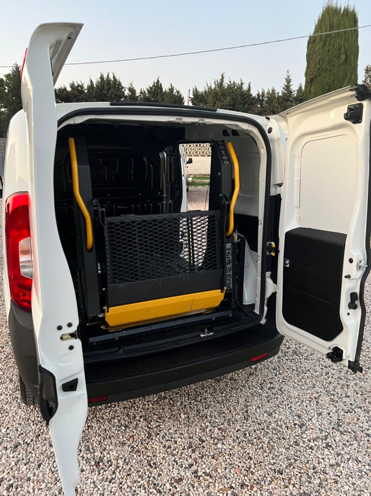 Fiat Doblo pedana sponda caricatrice anche per disabili