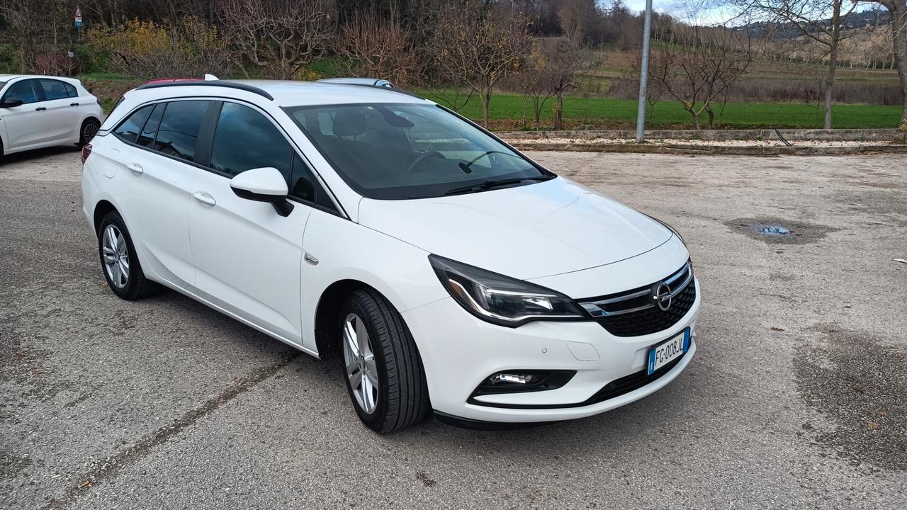 Opel Astra 1.6 diesel anno 2016 pari al nuovo. NAVIGATORE