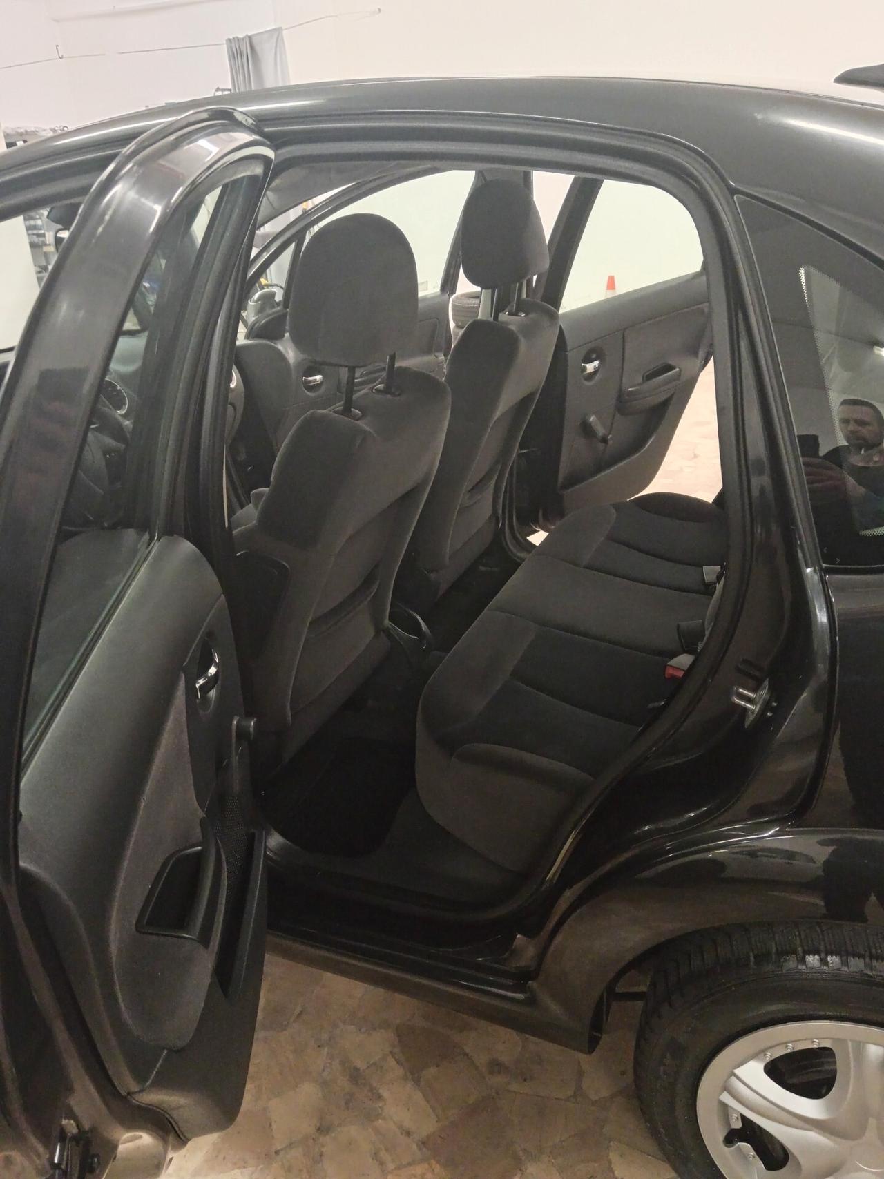 Citroen C3 1.4 HDi 70CV airdream Gold by Pinko