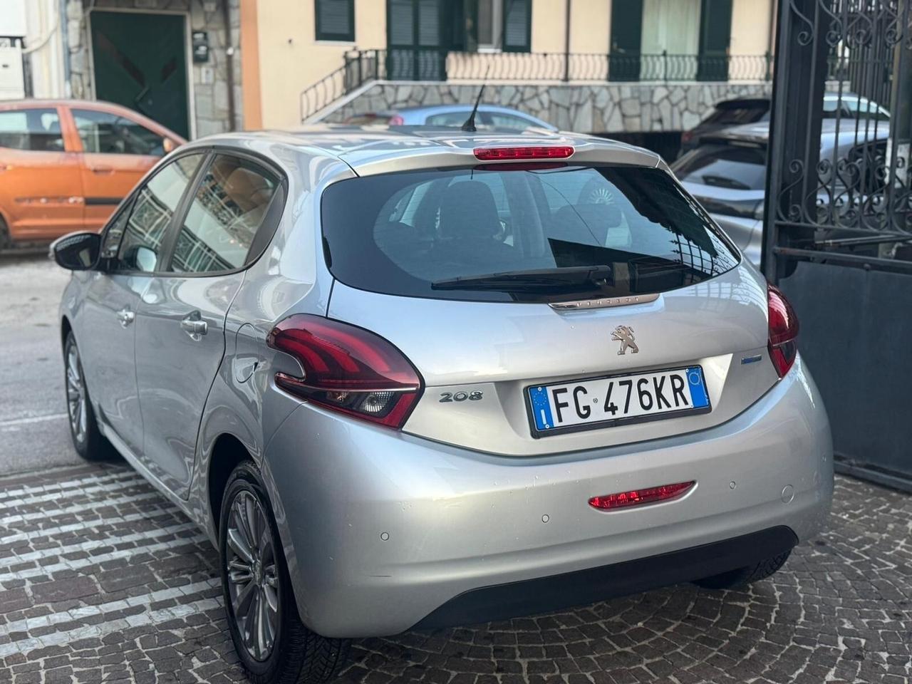 Peugeot 208 PureTech 82 5p. GPL Allure