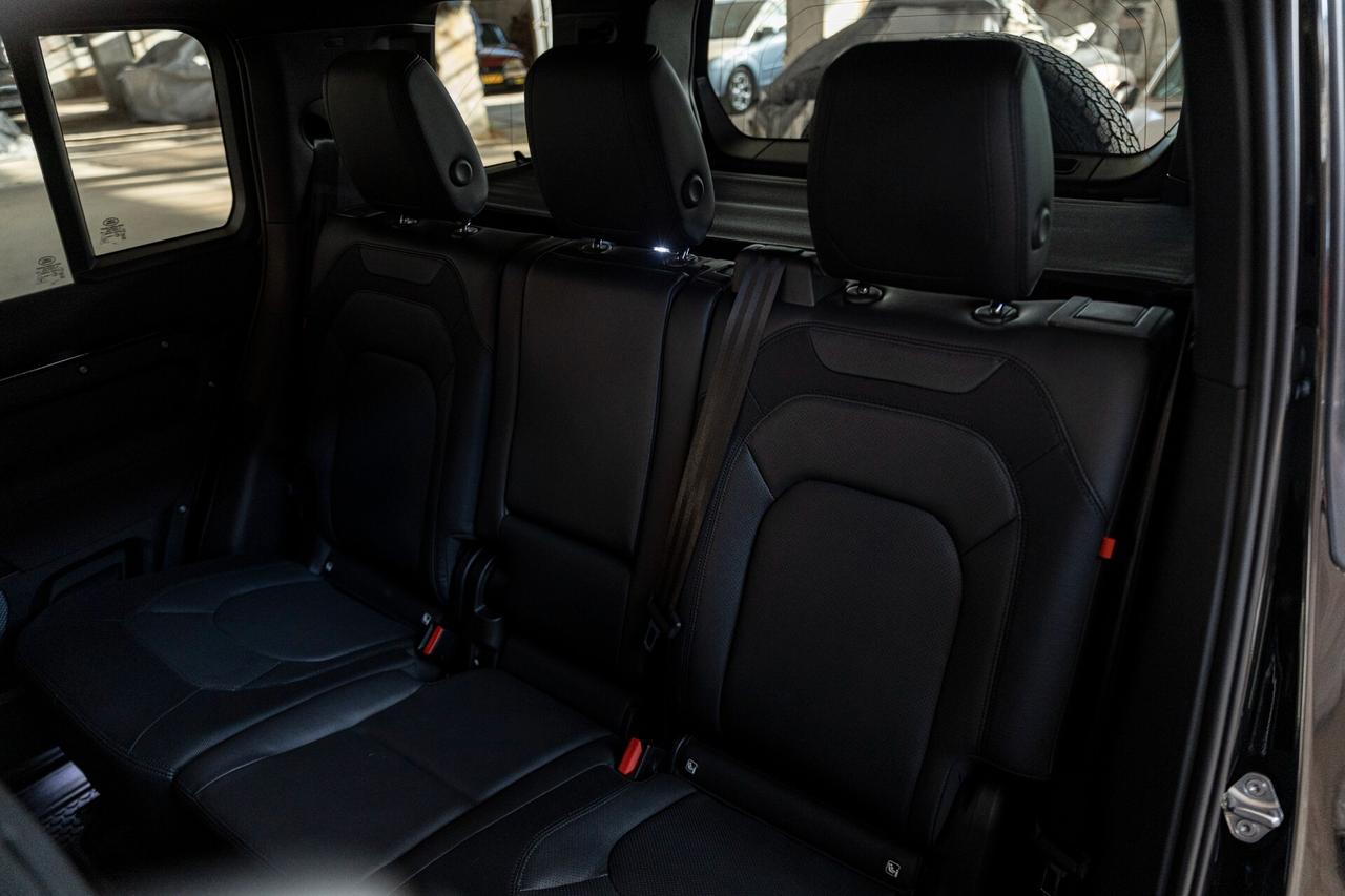 Land Rover Defender 110 3.0D I6 300 CV AWD Auto X-Dynamic S