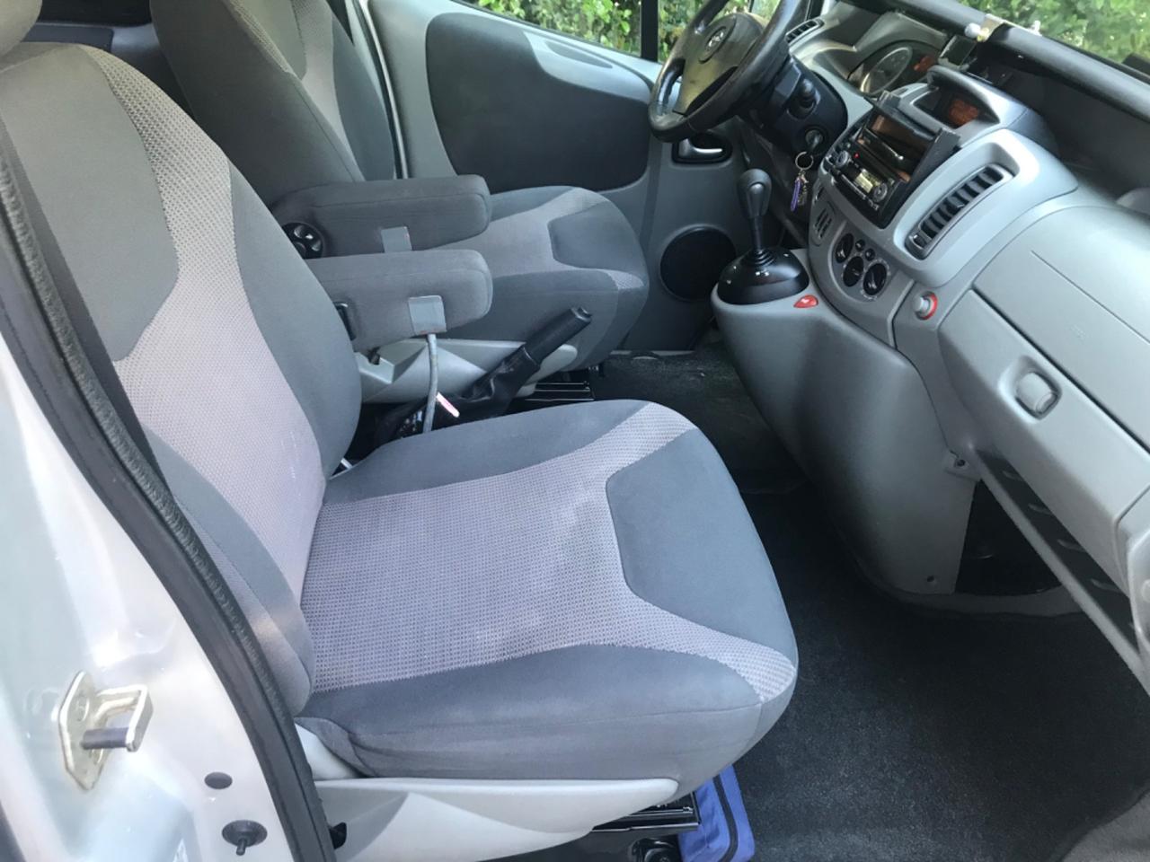 Opel Vivaro 29 2.5 CDTI PL-TA Furgone Vetrato Easytronic Fap 8 POSTI Gancio Traino