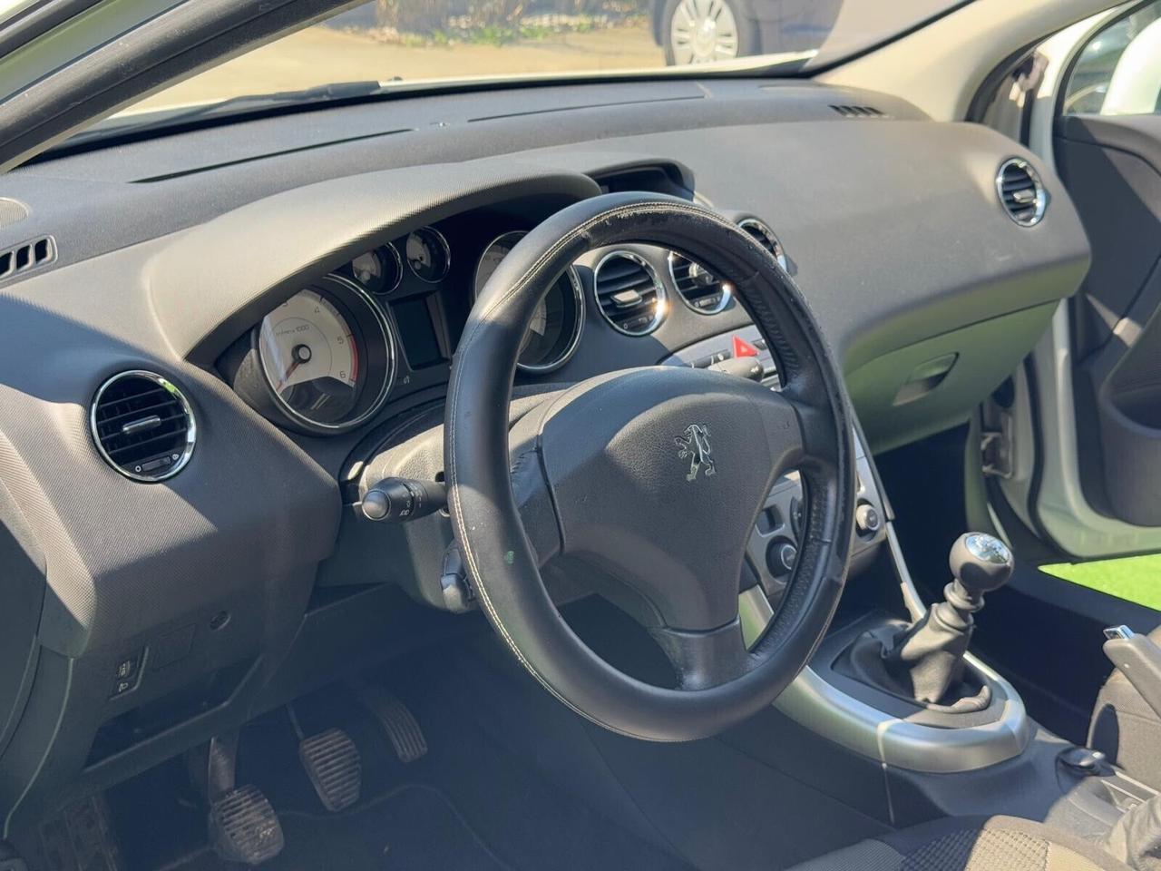 Peugeot 308 1.6 HDi 110CV 5p. Féline (6 Marce)