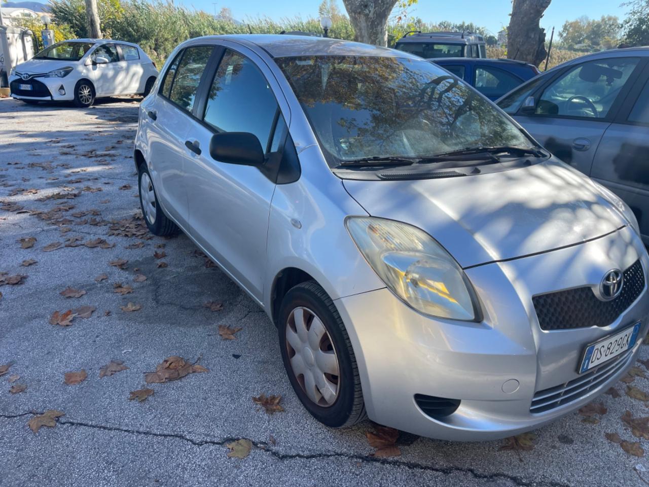Toyota Yaris 1.0 5 porte