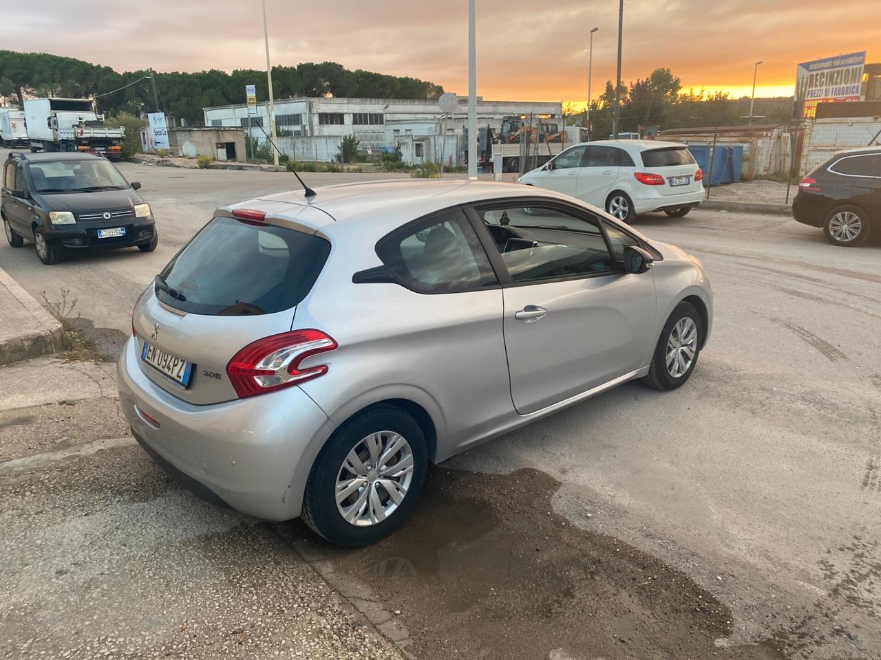 Peugeot 208 1.2 BENZINA NEOPATENTATI 110 MILA KM