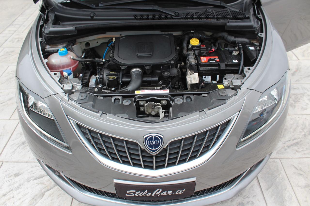 Lancia Ypsilon 1.0 FireFly 5 porte S&S Hybrid Ecochic Silver