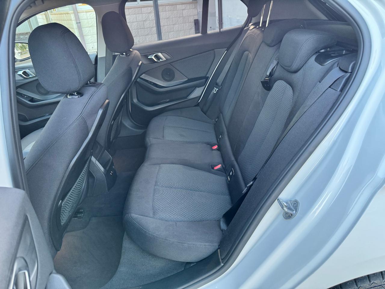 Bmw 118 118d 5p. Business Advantage