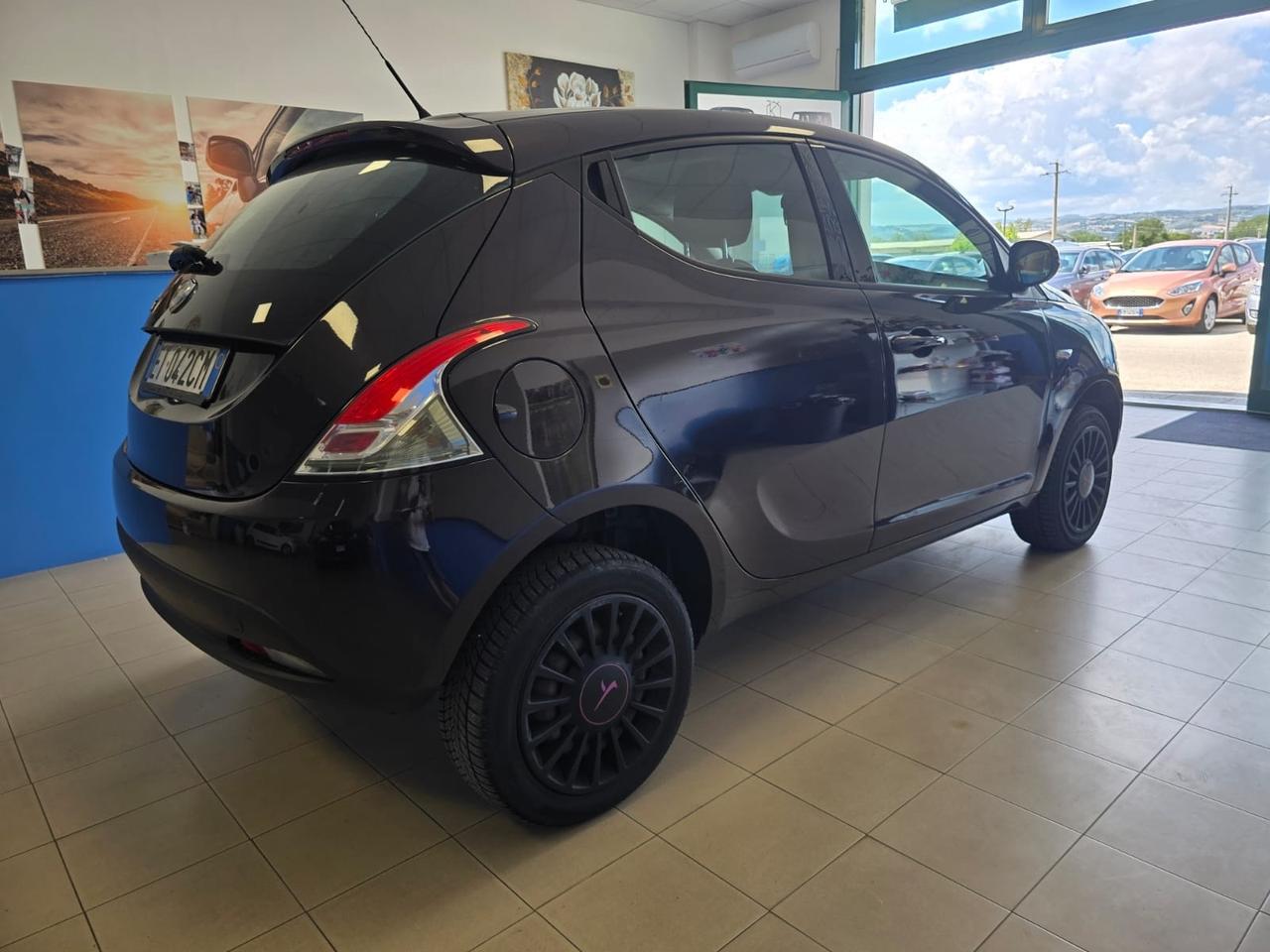 Lancia Ypsilon 0.9 TwinAir 85 CV 5 porte Metano Ecochic Gold