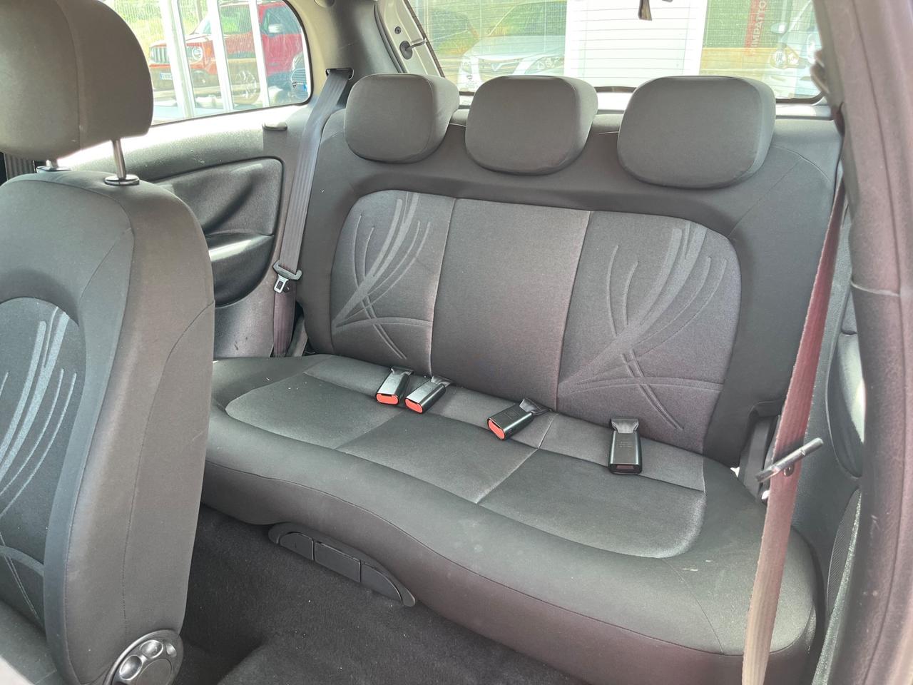 Lancia Ypsilon 1.2 69 CV Unyca