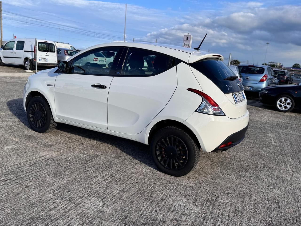 Lancia Ypsilon 0.9 TwinAir 5 porte Metano Ecochic Elefantino Blu
