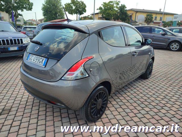 LANCIA Ypsilon 1.0 Hybrid Ecochic Silver NEOPATENTATI