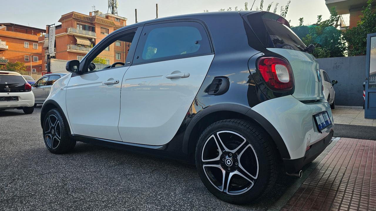 Smart forfour 70 1.0 twinamic Passion PACK SPORT + URBAN NAV TAGL UFF