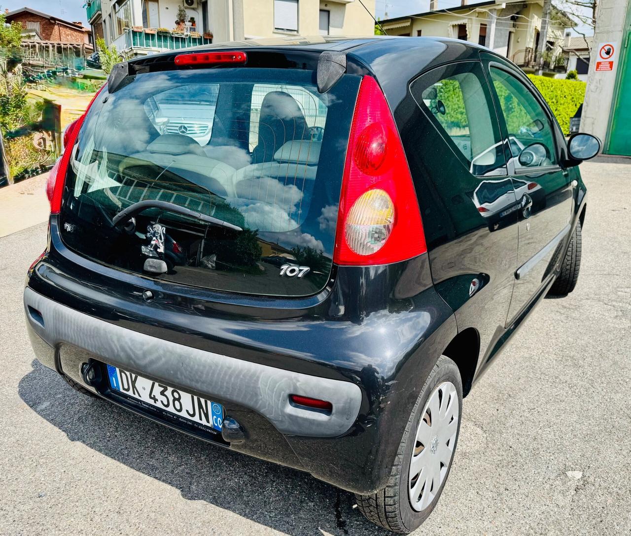 Peugeot 107 1.0 68CV 5p. Sweet Years 2Tronic