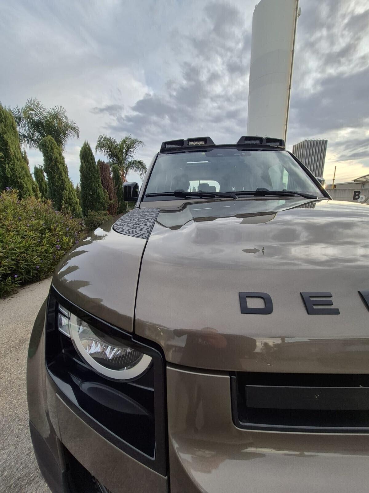 LAND ROVER DEFENDER 110 2.0 240 Cv TETTO APRIBILE 7 POSTI -8-2020