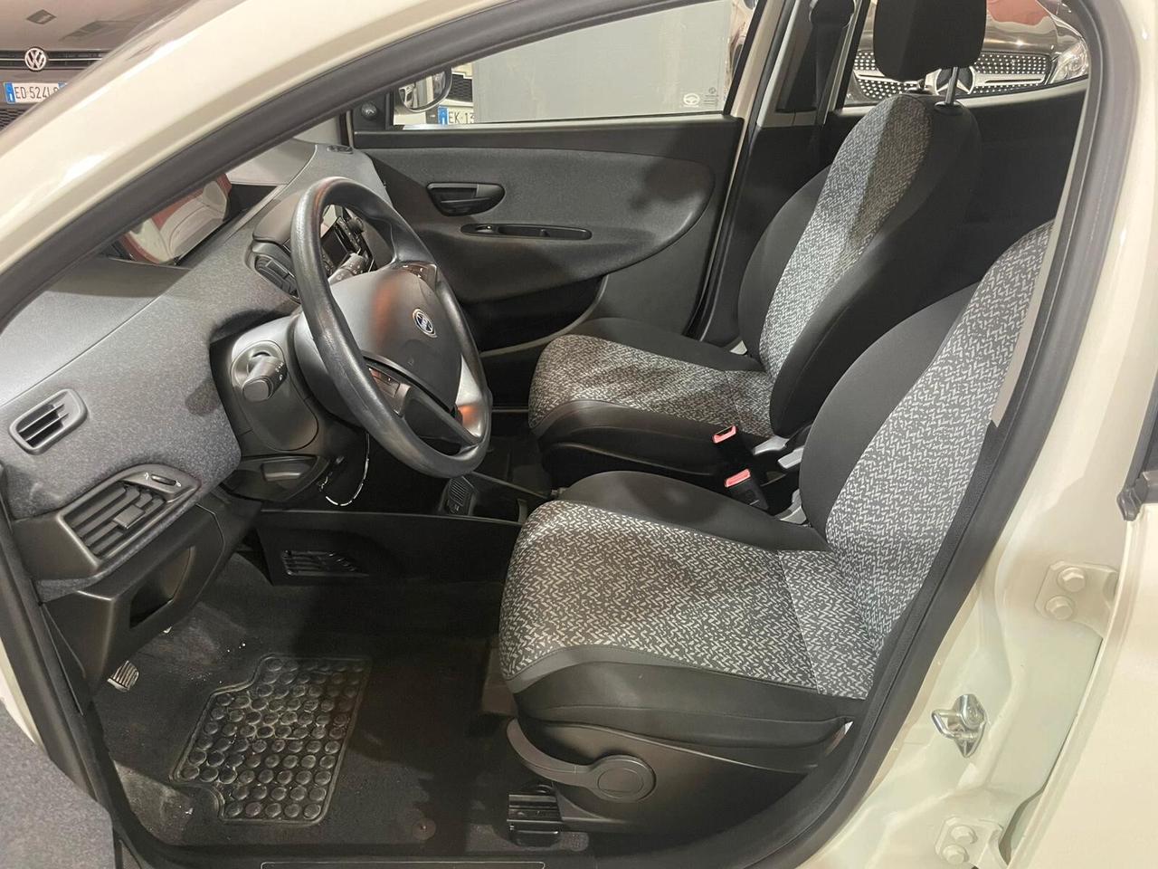 Lancia Ypsilon 1.2 69 CV 5 porte S&S Gold