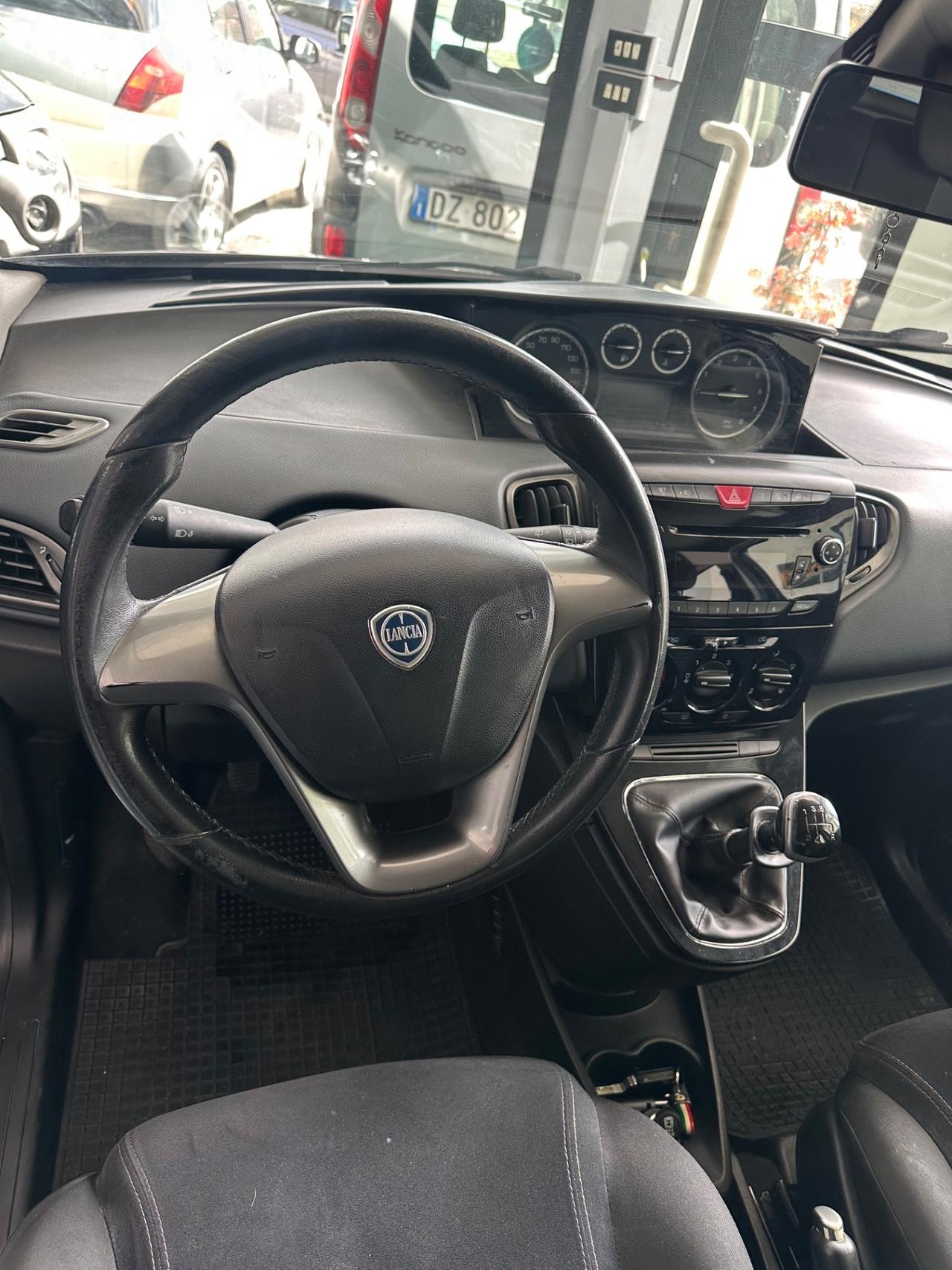 Lancia Ypsilon 1.2 69 CV 5 porte S&S Platinum