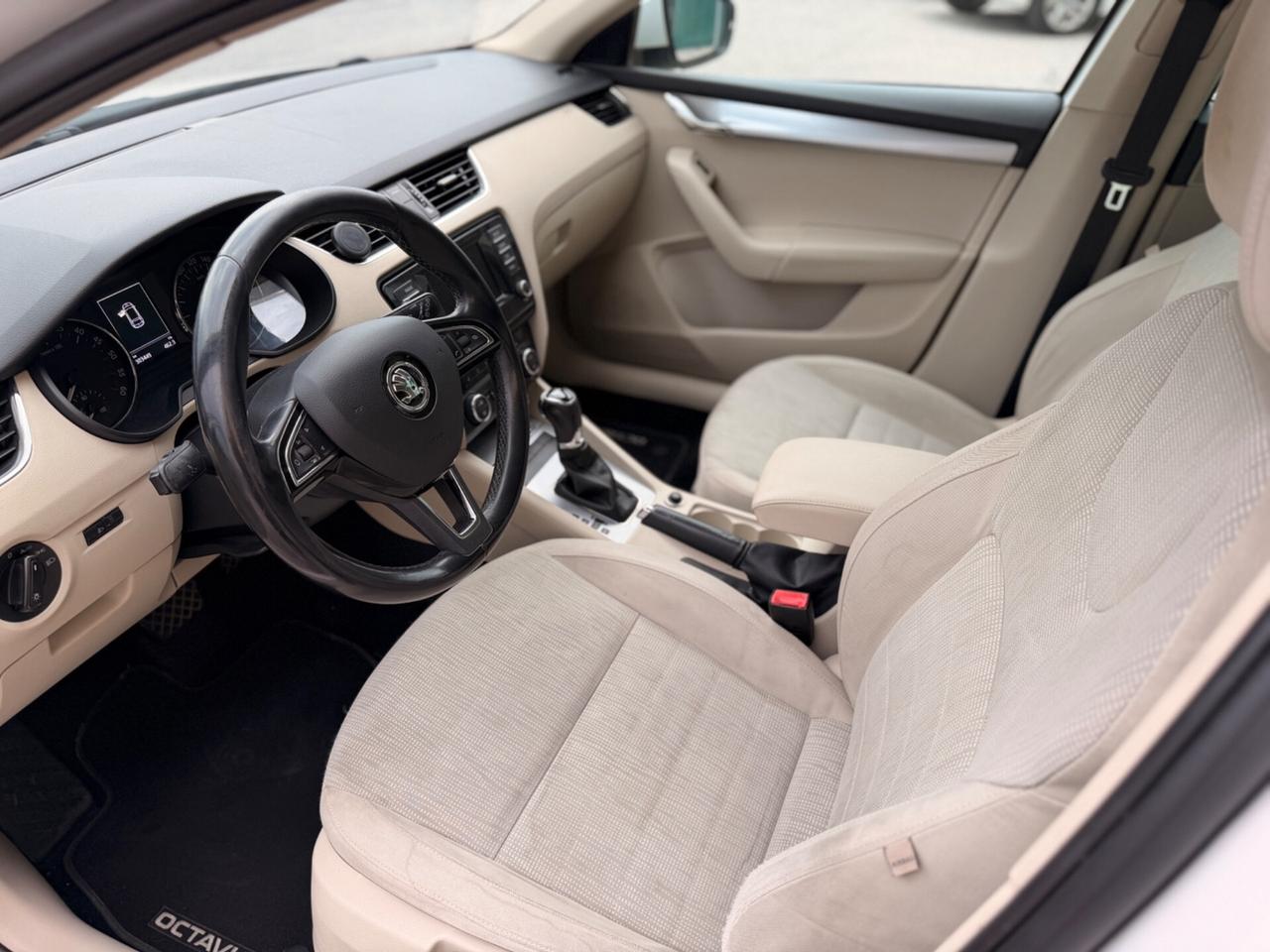 Skoda Octavia 1.6 TDI CR 105 CV DSG Elegance