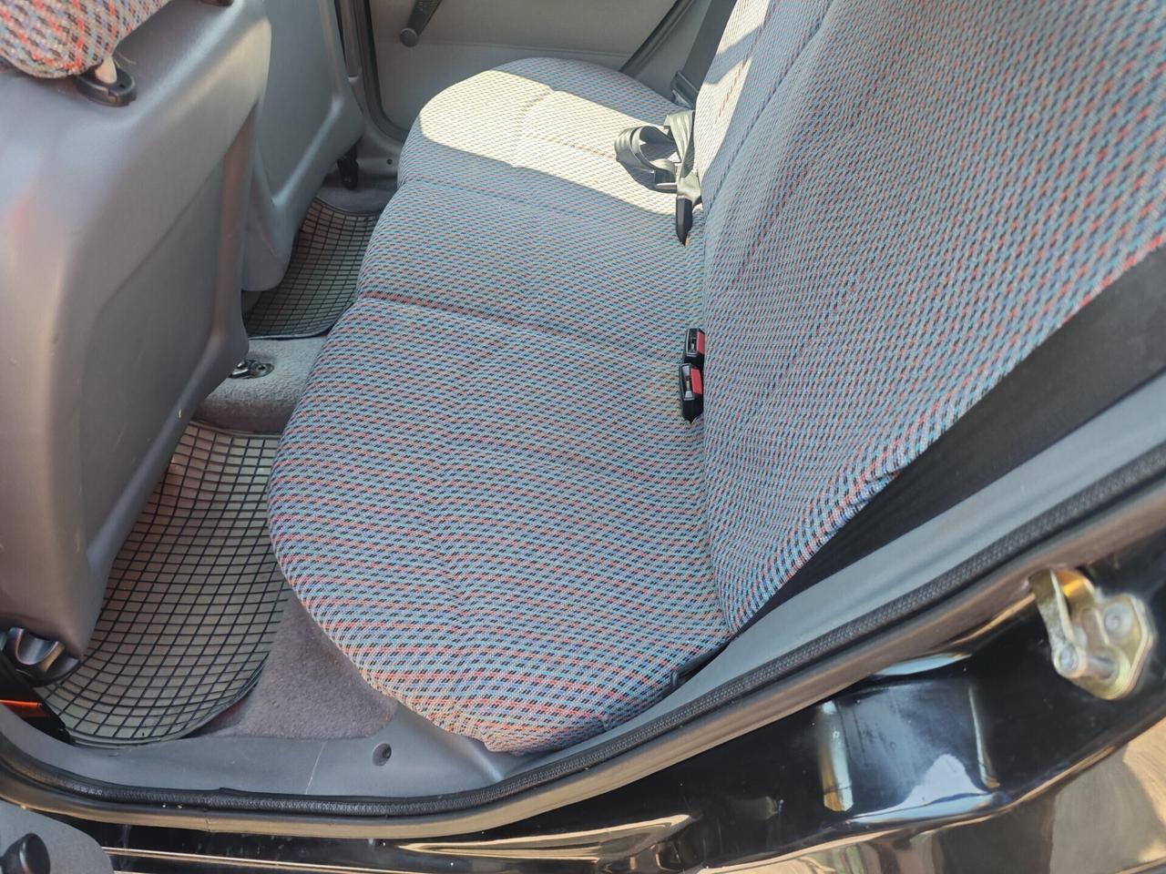 Ford Fiesta 1.1 5 porte Ghia