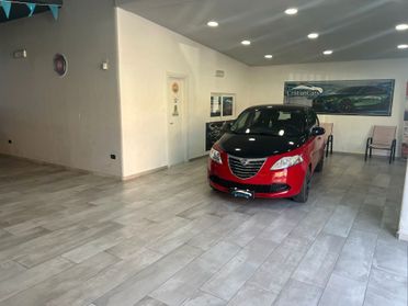 Lancia Ypsilon 1.2 69 CV 5 porte S&S Black&Red