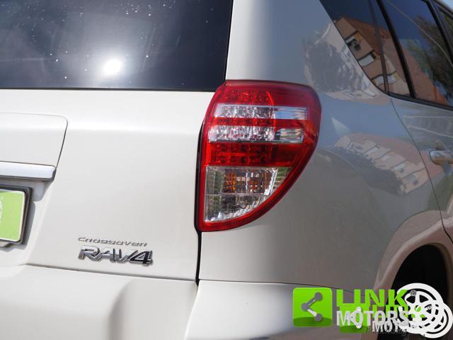 TOYOTA RAV 4 2.2 D-4WD Luxury