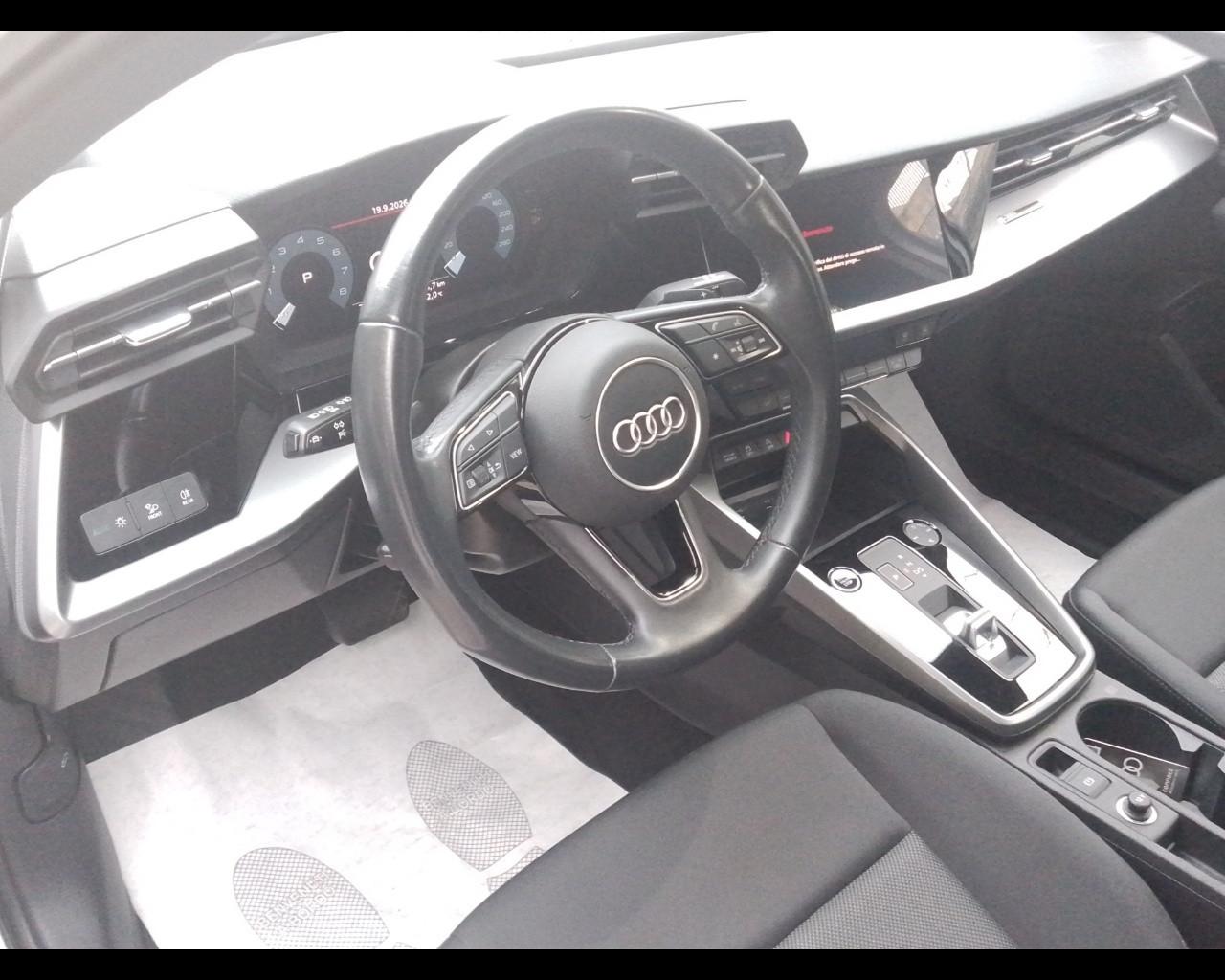 AUDI A3 4ª serie - A3 SPB 30 g-tron S tronic S line edition