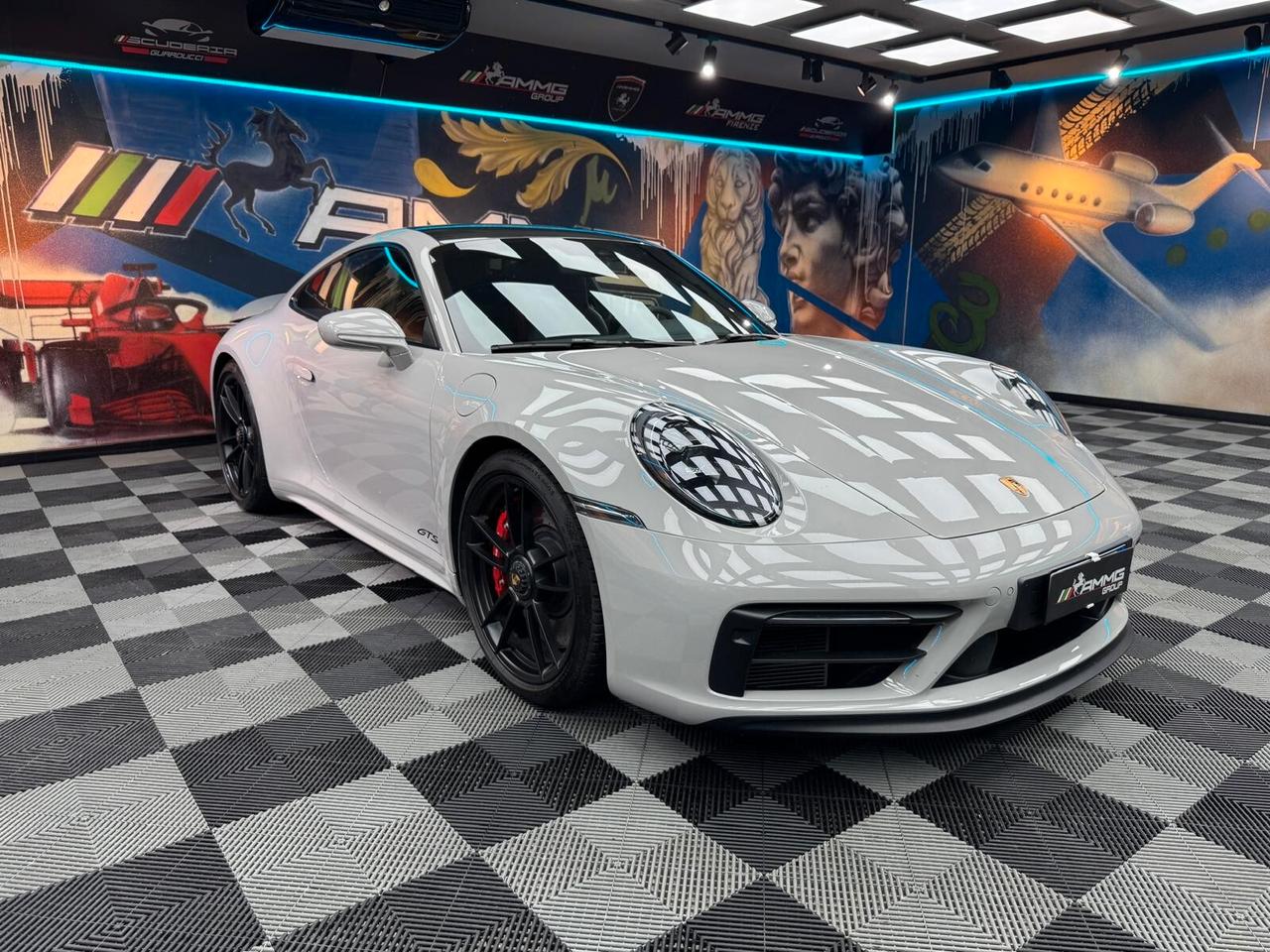 Porsche 911 Carrera 4 GTS (340)