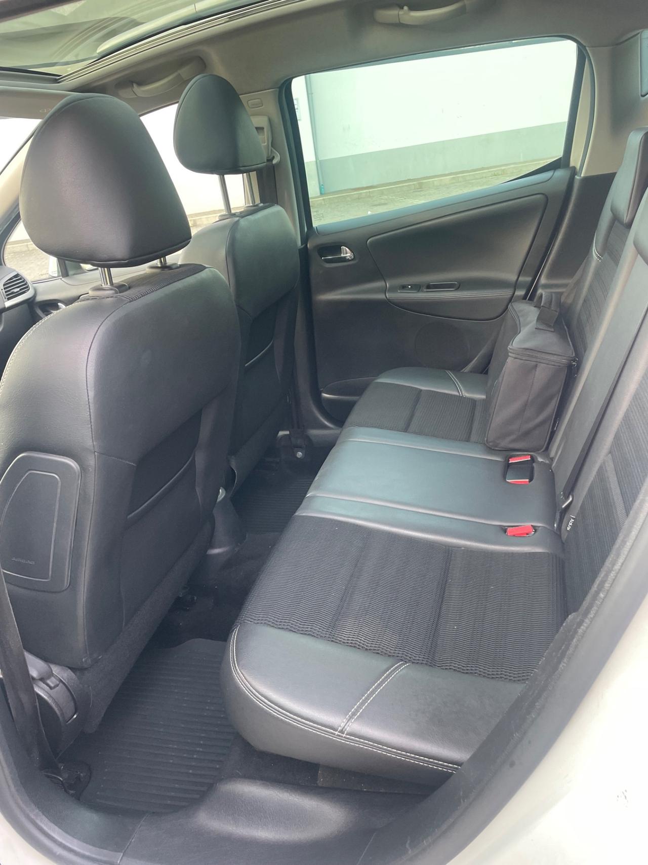 Peugeot 207 1.6 HDi SW Outdoor 2011 tetto perfetta