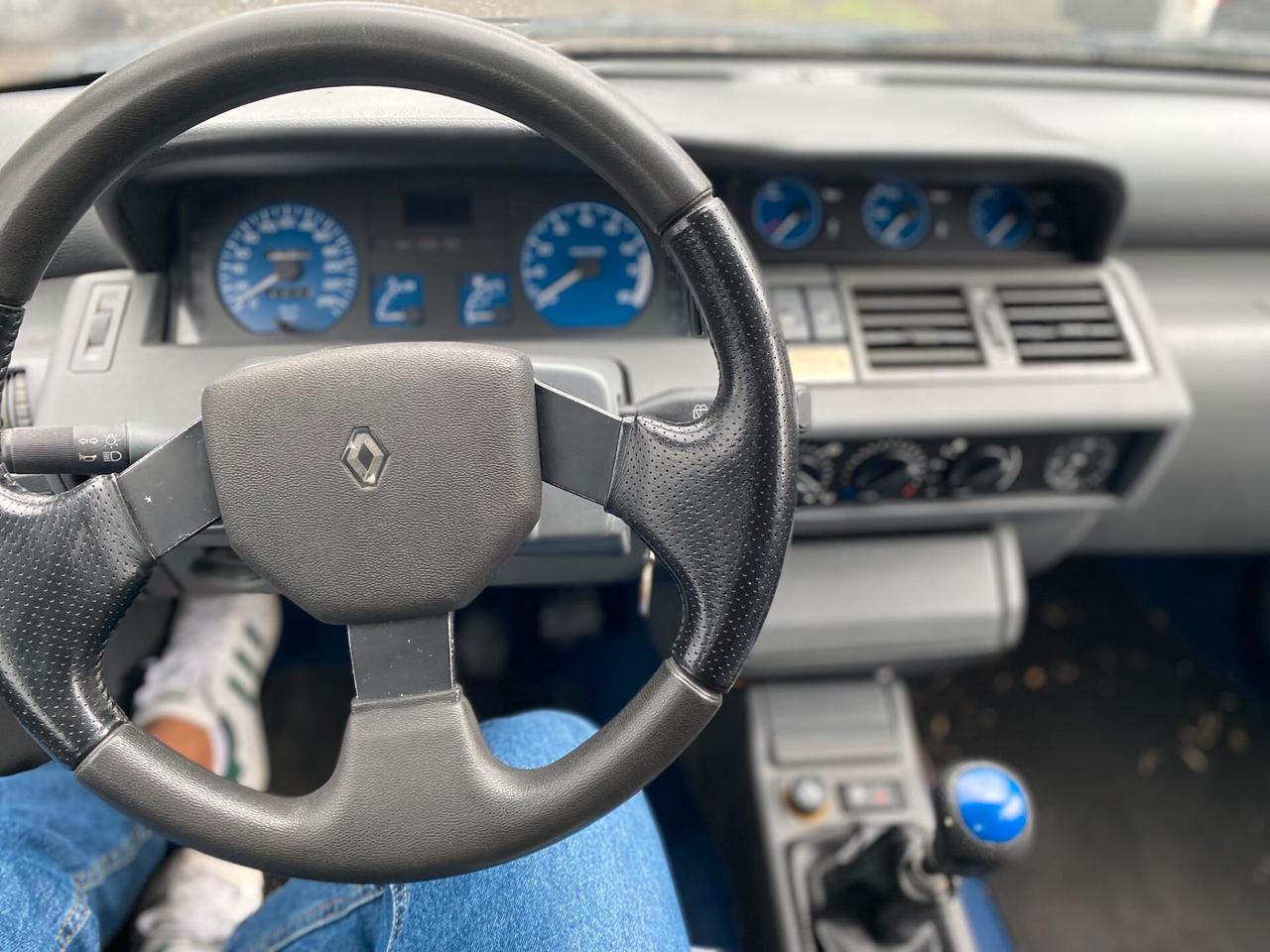 Renault Clio 2.0i 16V cat Williams