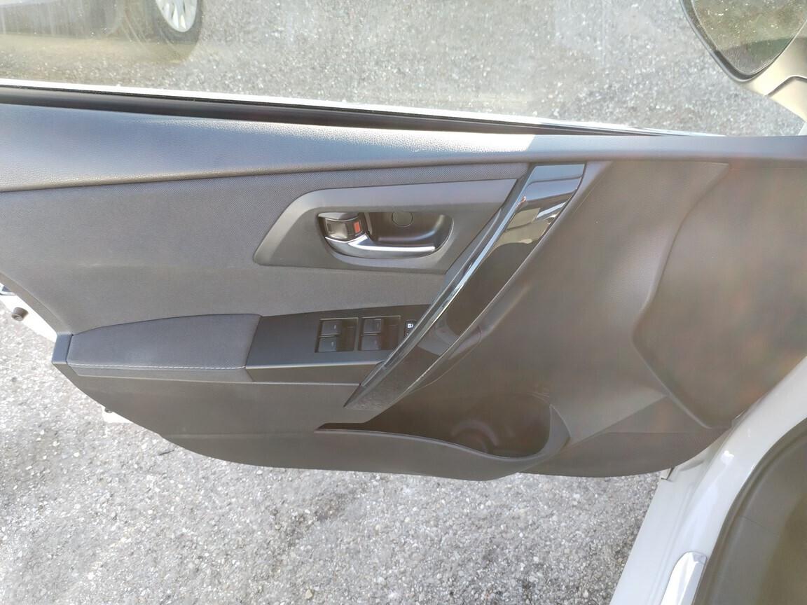 Toyota Auris Touring Sports 1.8 Hybrid Black Edition 5/2019 km 217000 iva esposta NEOPATENTATI