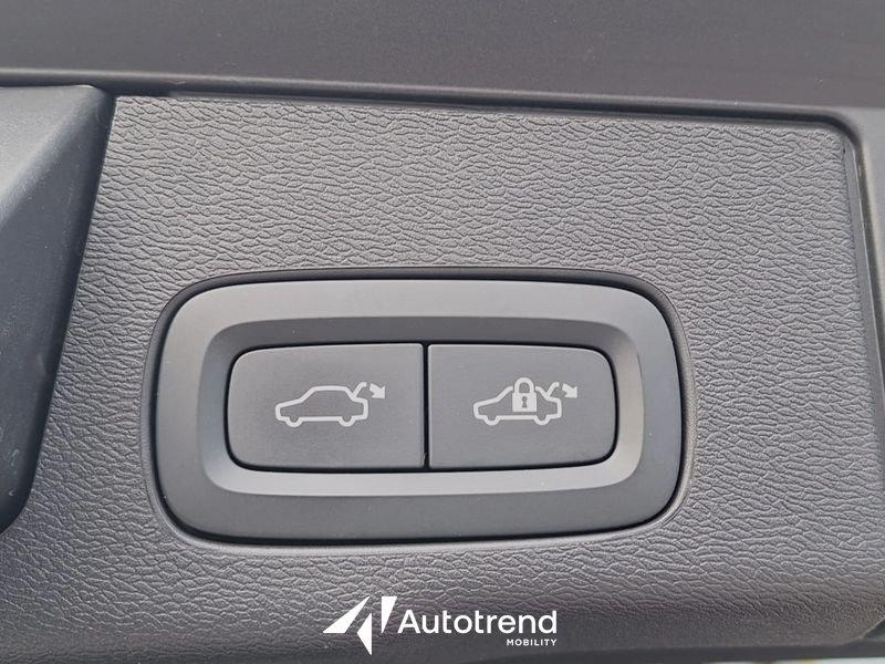Volvo XC60 B4 197+14 CV AWD Automatica NAVI LED Momentum Pro