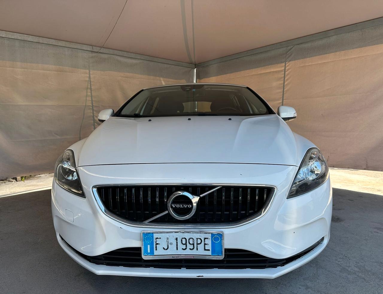 Volvo V40 D2 R-design Momentum