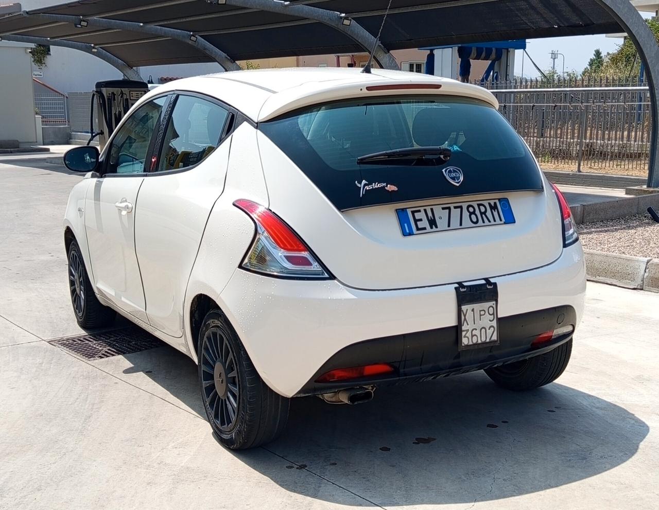 Lancia Ypsilon 1.2 69 CV 5 porte Elefantino