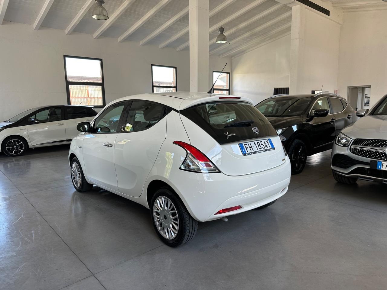 Lancia Ypsilon 1.2 69 CV 5 porte Silver