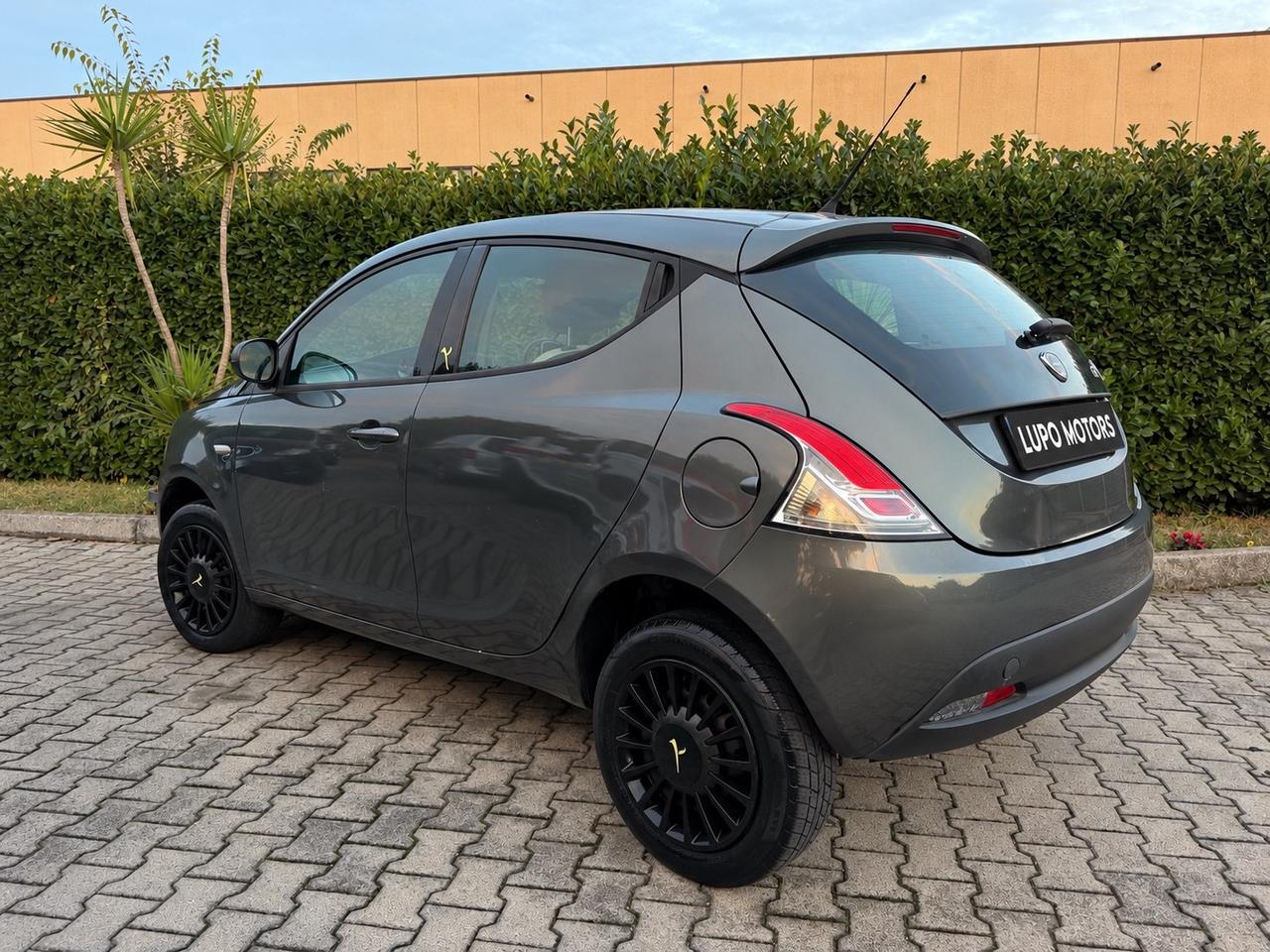 Lancia Ypsilon 0.9 TwinAir 85 CV Metano – 2014