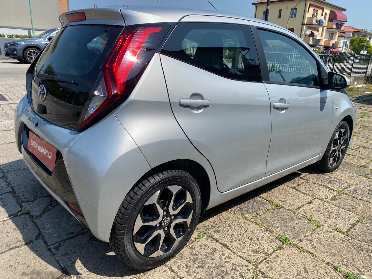 Toyota Aygo Connect 1.0 VVT-i 72 CV 5 porte x-clusiv