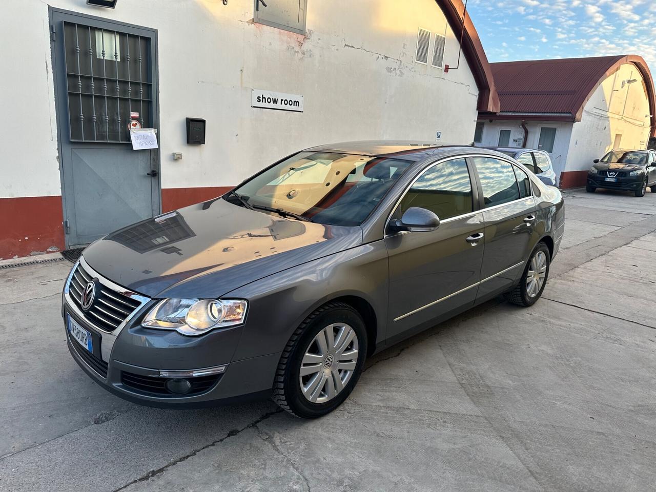 Volkswagen Passat 2.0 FSI Highline Berlina