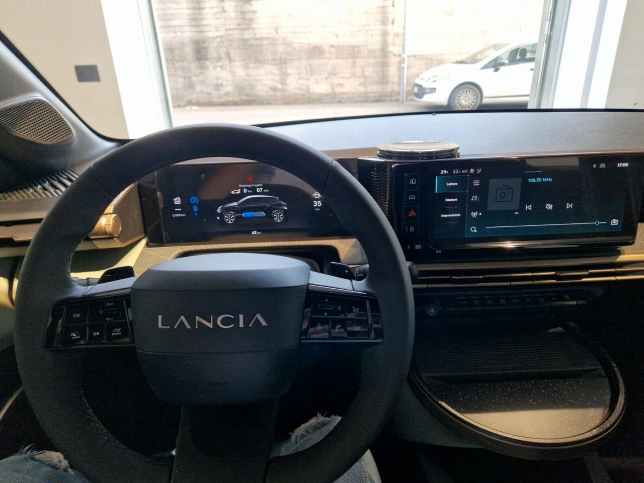 Lancia Ypsilon Hybrid e-DCT Edizione Cassina