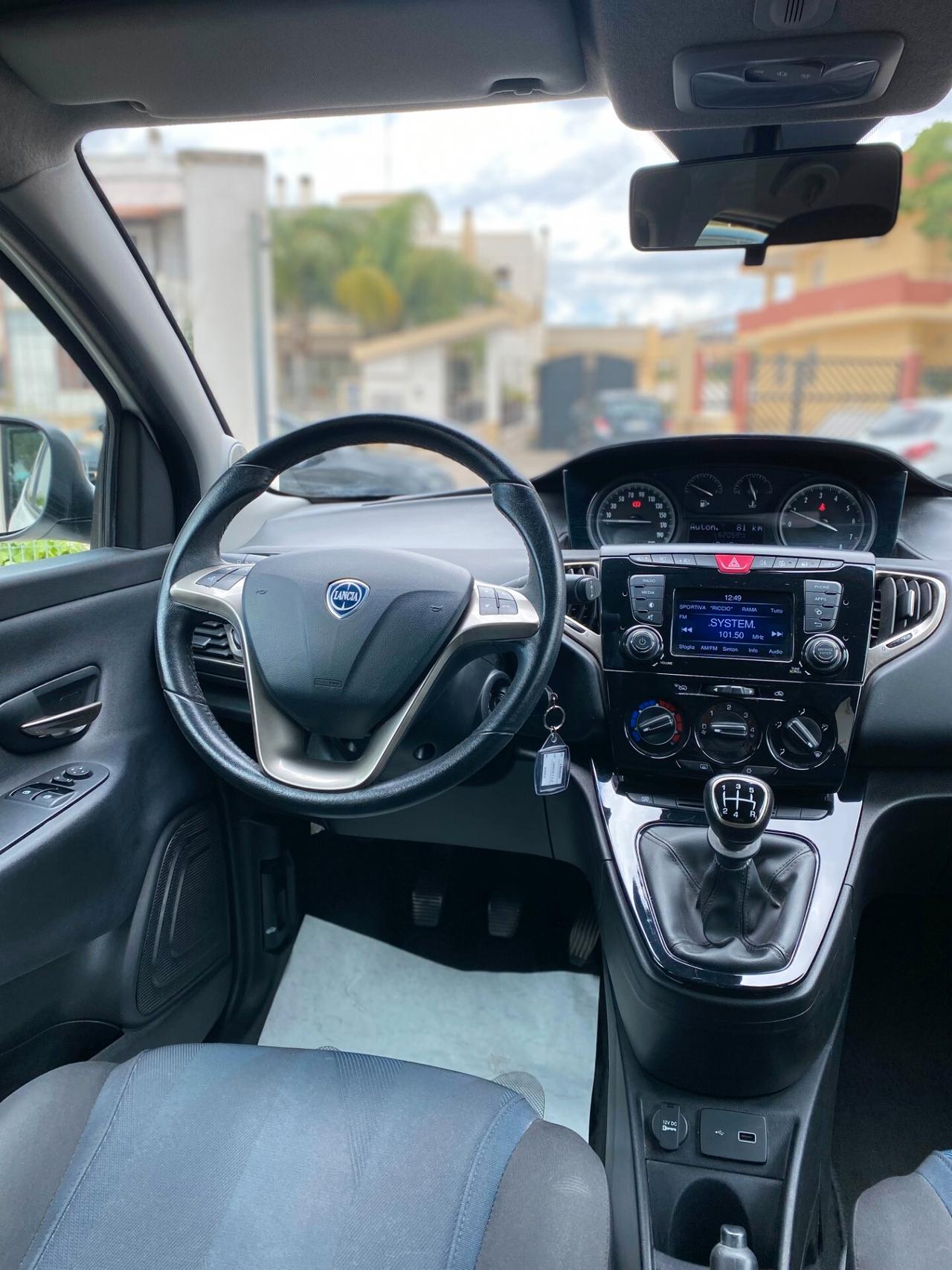 Lancia Ypsilon 1.2 69 CV 5 porte S&S Gold