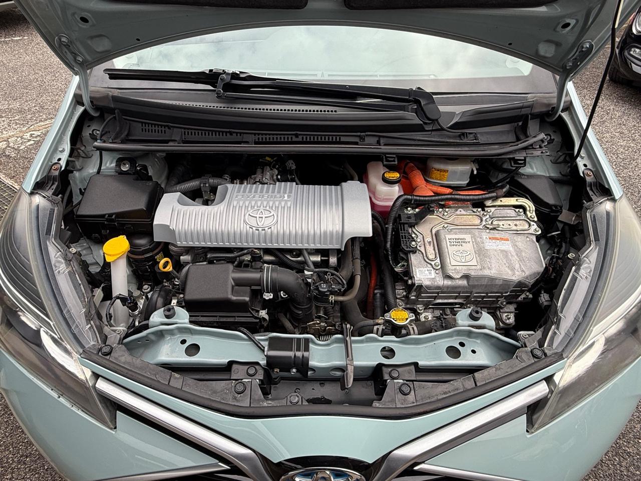 Yaris 1.5 Hybrid( 65 mila km - GLAMUR EDITION )-RATE