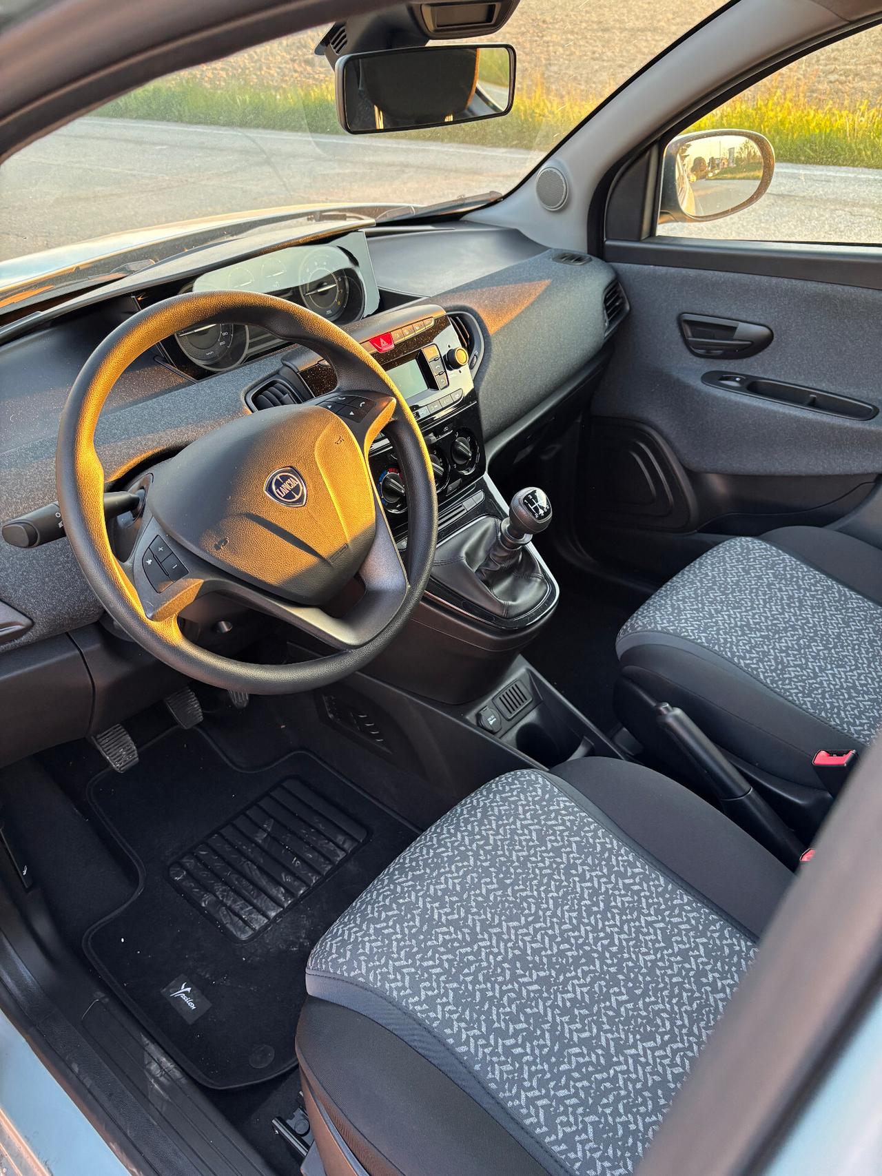 Lancia Ypsilon 1.0 FireFly 5 porte S&S Hybrid Silver Plus