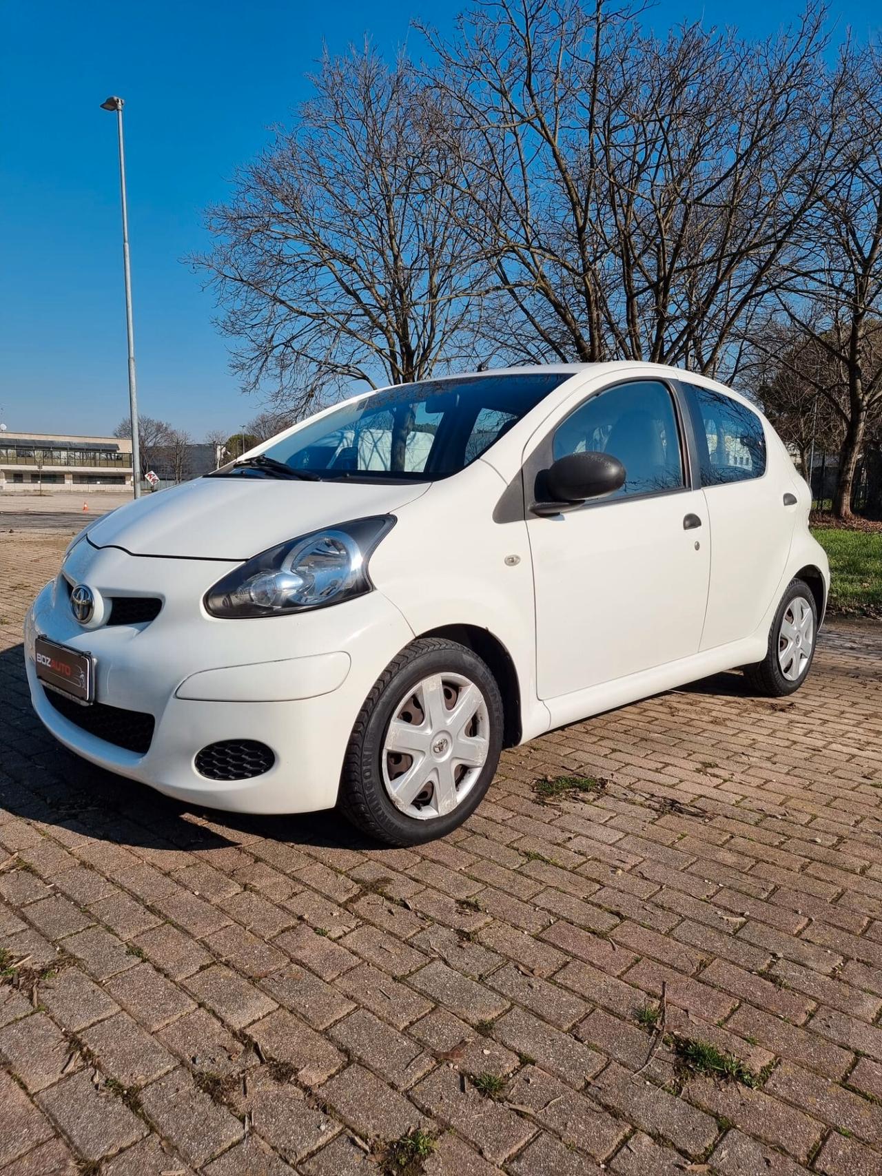 Toyota Aygo 1.0 12V VVT-i 5 porte benzina per neopatentati