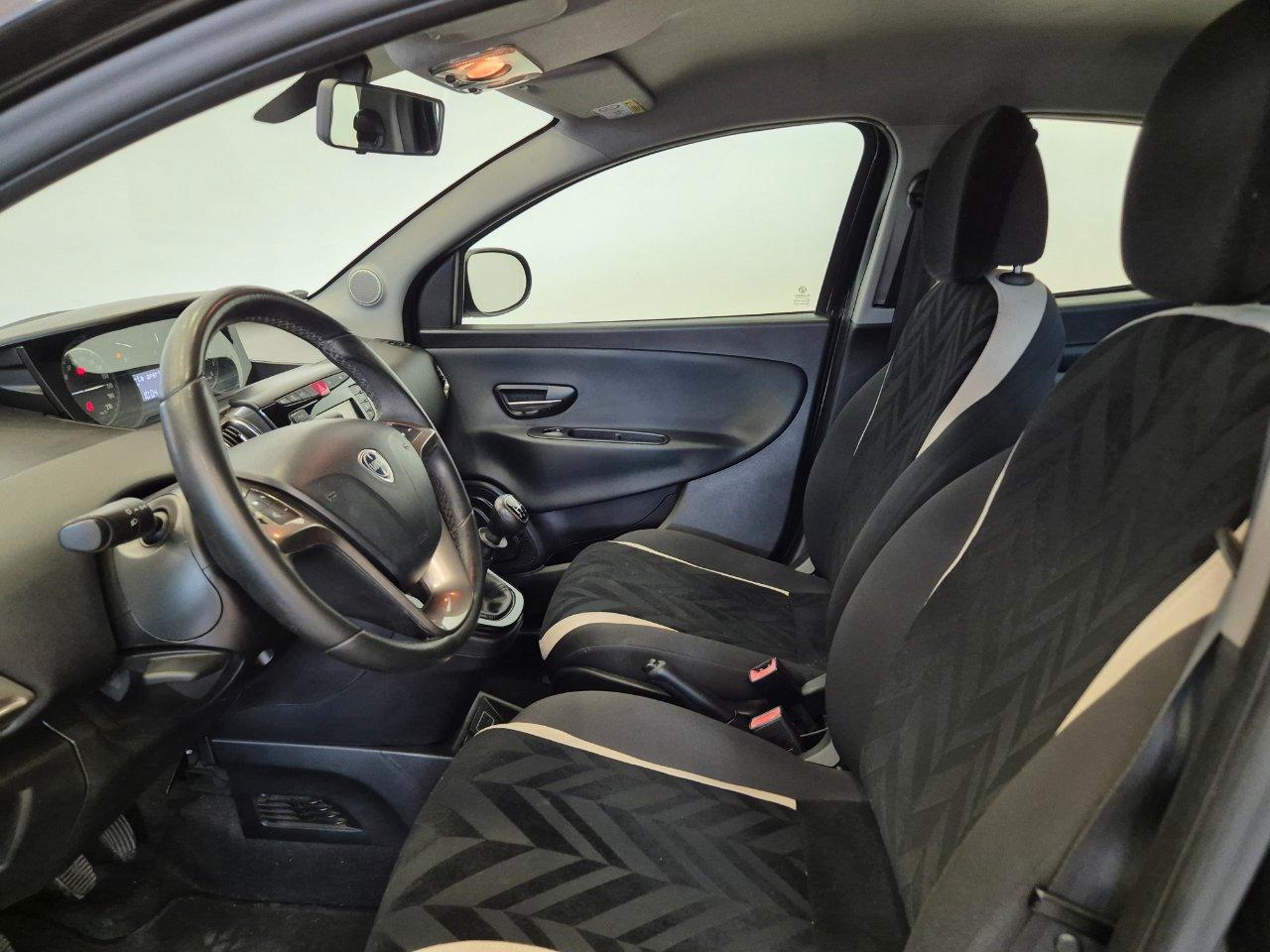 Lancia Ypsilon 5 porte 1.2 Silver 69cv - NEOPATENTATI - Sens. Post. - Bluetooth
