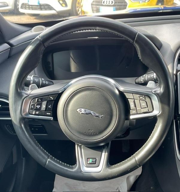 Jaguar XE 2.0 D 240 CV AWD aut. R-Sport