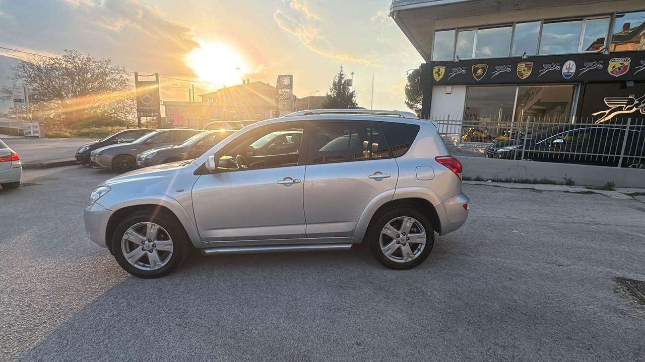 Toyota RAV 4 RAV4 Crossover 2.2 D-4D 177 CV Luxury Garanzia