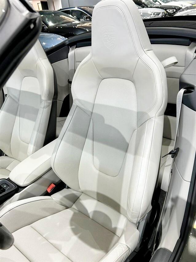 Porsche 911 Carrera 2 GTS Cabriolet