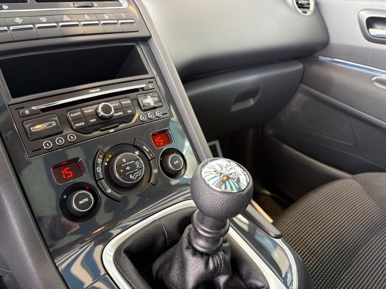 Peugeot 5008 1.6 HDi 110CV Féline