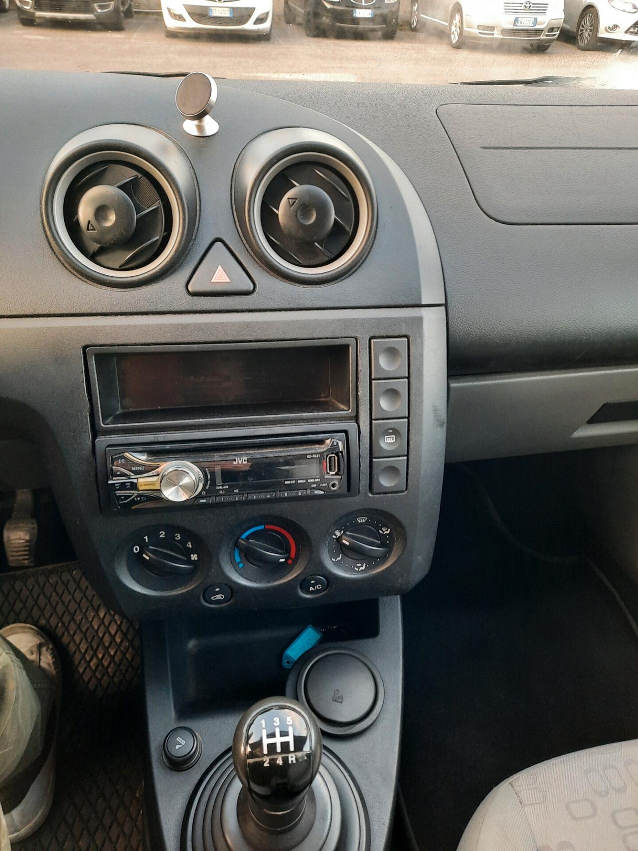 Ford Fiesta 1.2 16V 5p. Ambiente OK NEOPATENTATI